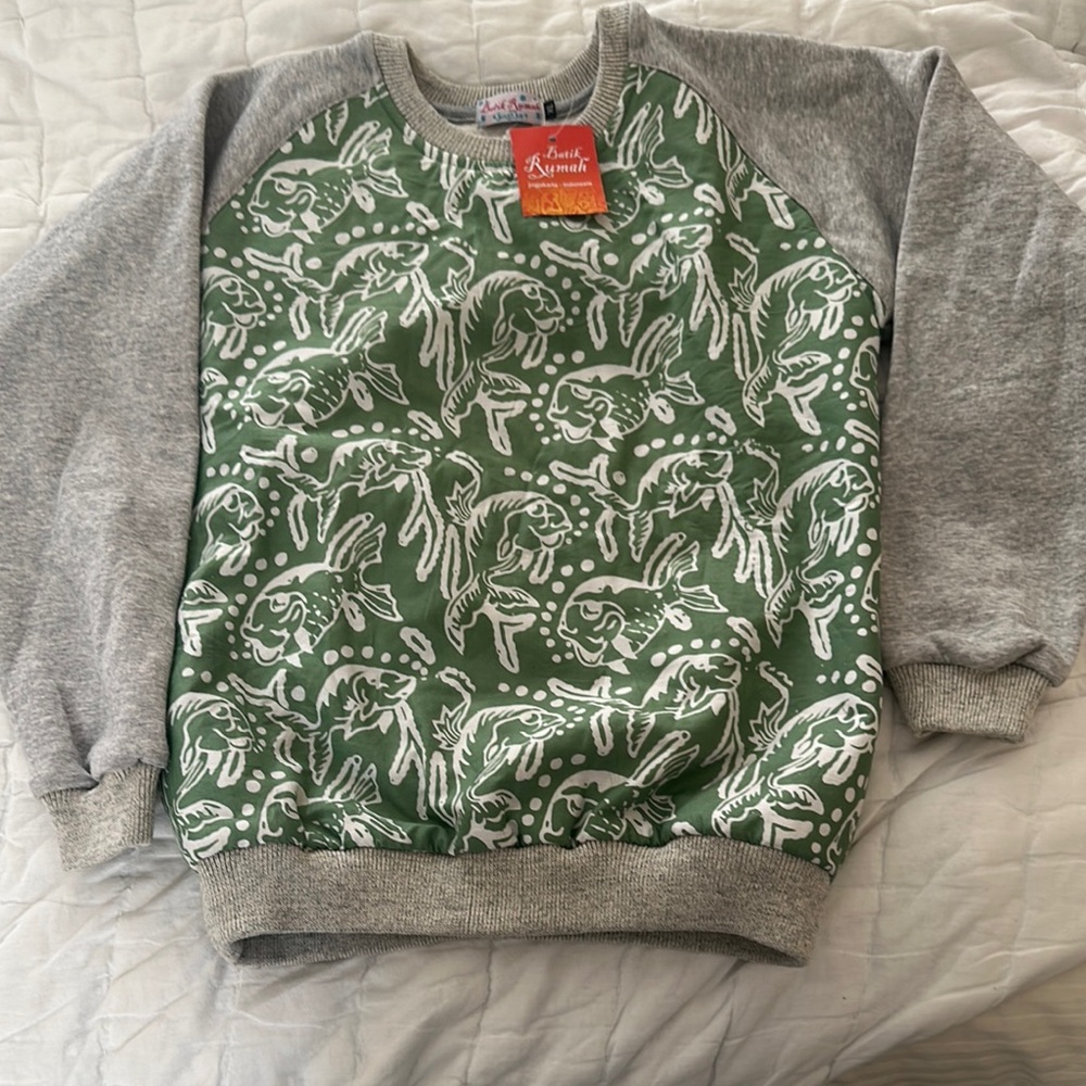 NWT Green and Gray girls Sweatshirt XL